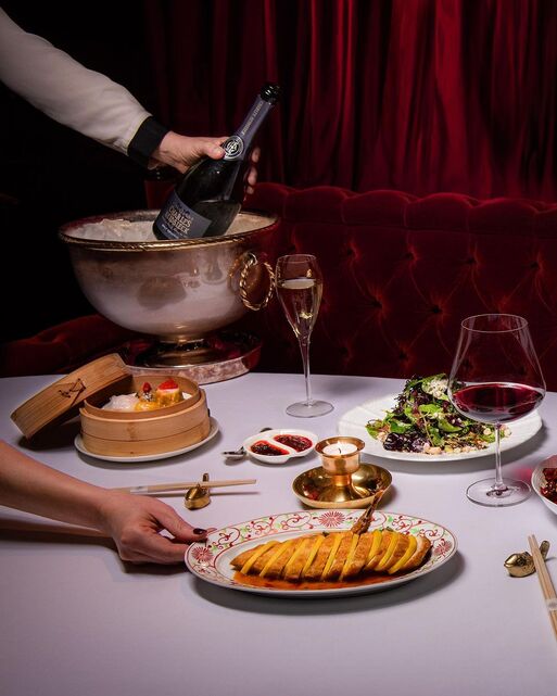 Park Chinois dining